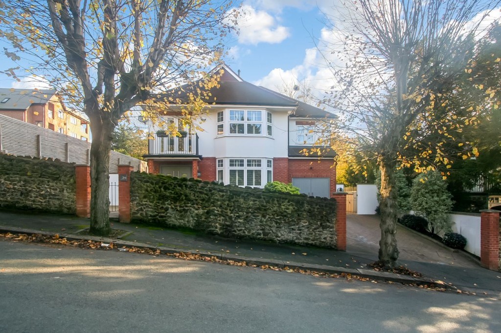 Images for Bencombe Road, Purley, CR8 EAID:4238971326 BID:111a20da-ac98-4726-afab-e685f1b287bd