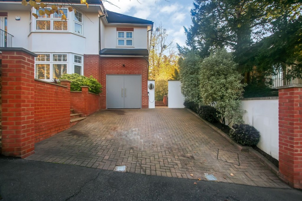 Images for Bencombe Road, Purley, CR8 EAID:4238971326 BID:111a20da-ac98-4726-afab-e685f1b287bd