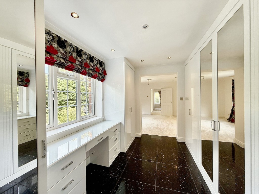 Images for Shaw Crescent, South Croydon, CR2 EAID:4238971326 BID:111a20da-ac98-4726-afab-e685f1b287bd