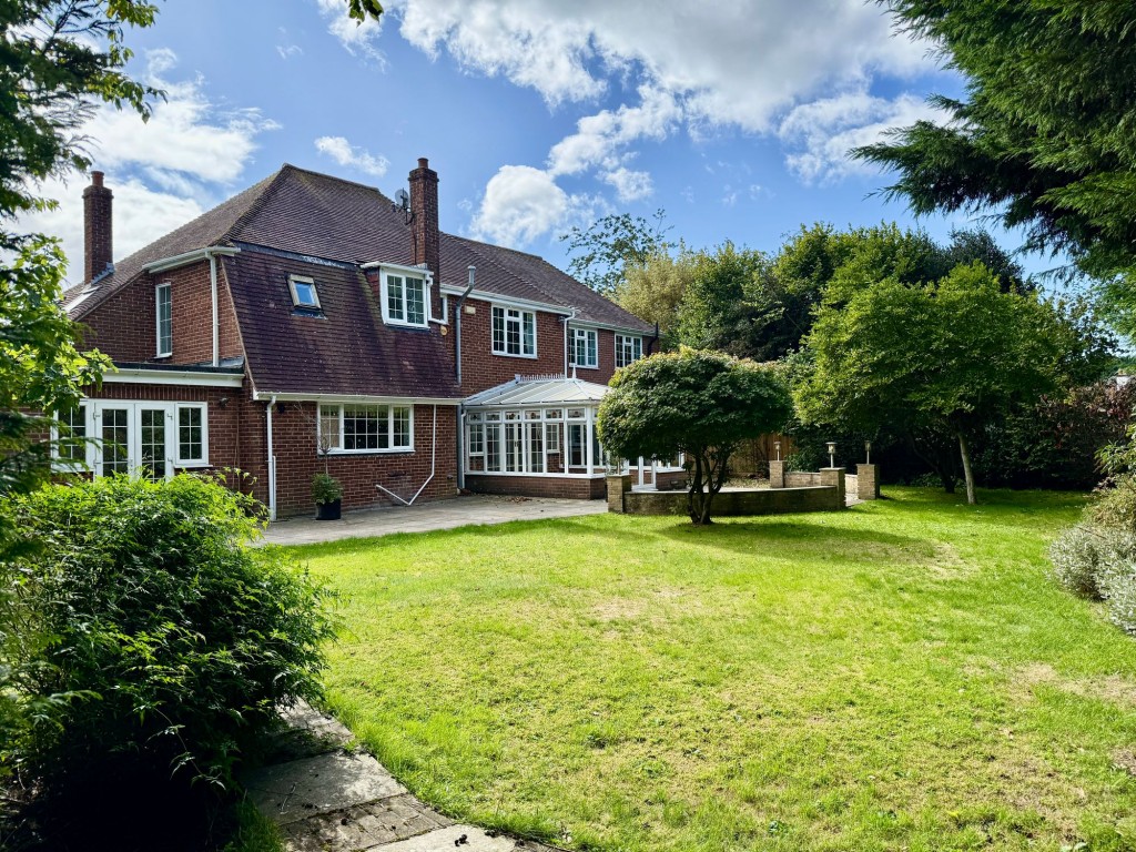 Images for Shaw Crescent, South Croydon, CR2 EAID:4238971326 BID:111a20da-ac98-4726-afab-e685f1b287bd
