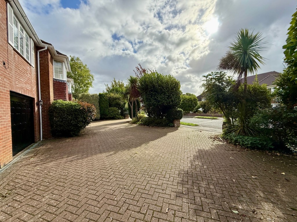 Images for Shaw Crescent, South Croydon, CR2 EAID:4238971326 BID:111a20da-ac98-4726-afab-e685f1b287bd