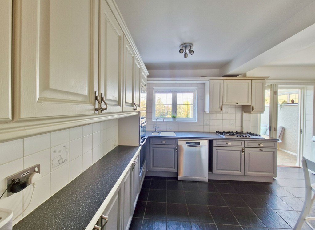 Images for Crest Road, South Croydon, CR2 EAID:4238971326 BID:111a20da-ac98-4726-afab-e685f1b287bd