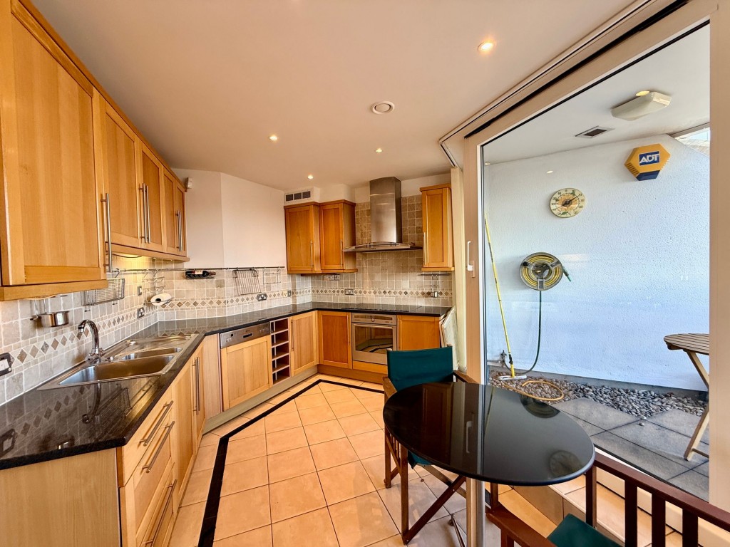 Images for High Street, Astoria Court, CR8 EAID:4238971326 BID:111a20da-ac98-4726-afab-e685f1b287bd