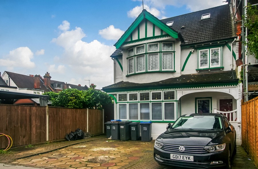 Images for Brighton Road, Purley, CR8 EAID:4238971326 BID:111a20da-ac98-4726-afab-e685f1b287bd