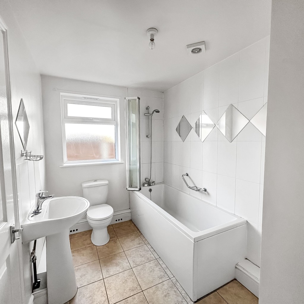 Images for Brighton Road, Purley, CR8 EAID:4238971326 BID:111a20da-ac98-4726-afab-e685f1b287bd