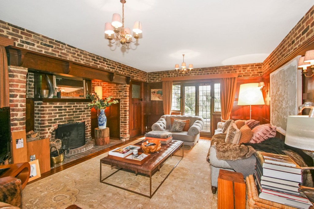 4 bedroom Detached House for sale in South Croydon