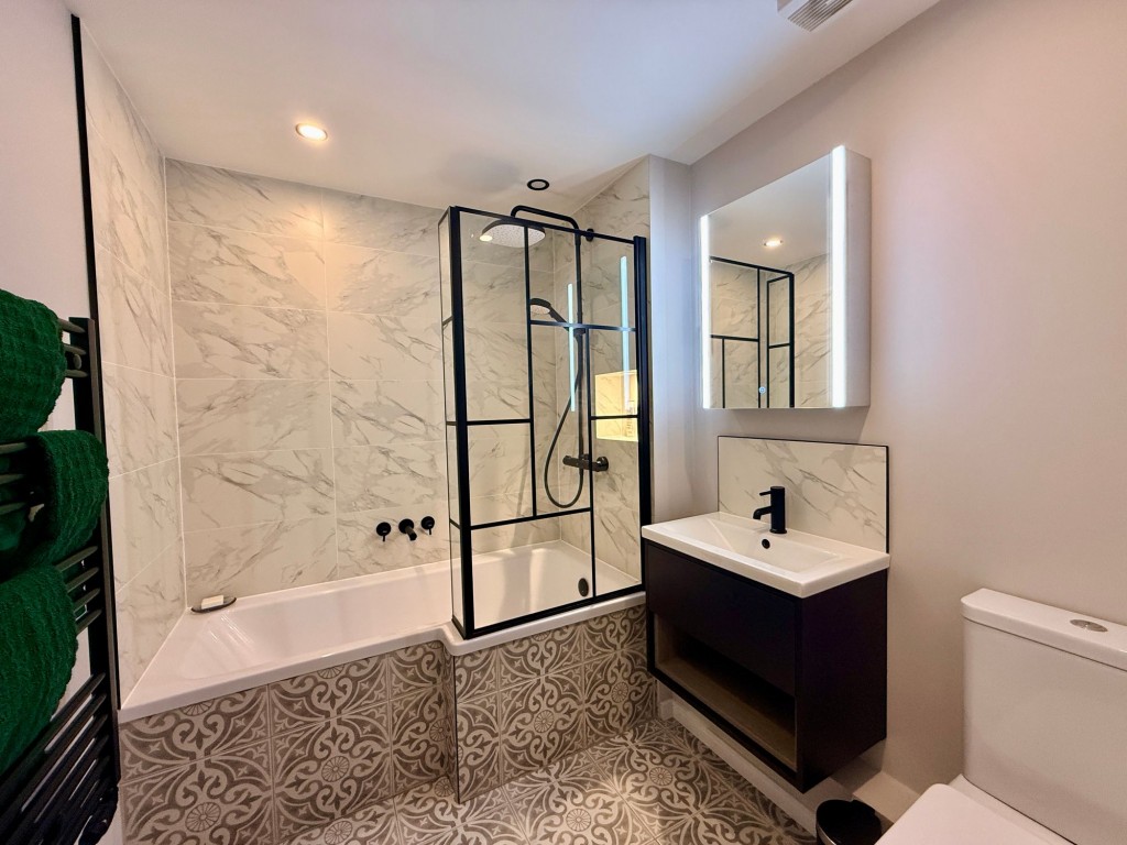 Images for Reedham Drive, Purley, CR8 EAID:4238971326 BID:111a20da-ac98-4726-afab-e685f1b287bd