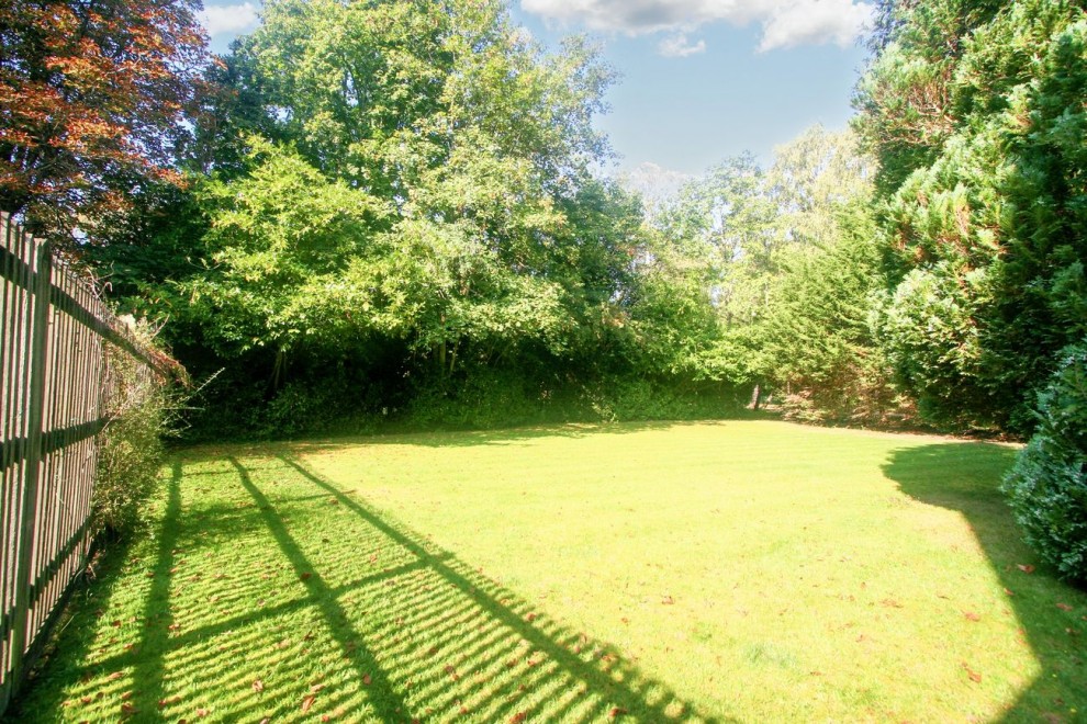 5 bedroom Detached House for sale in Purley