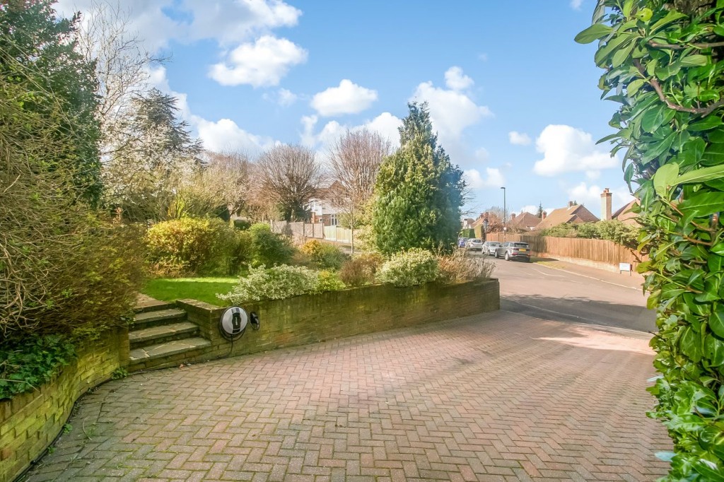 Images for Manor Wood Road, Purley, CR8 EAID:4238971326 BID:111a20da-ac98-4726-afab-e685f1b287bd