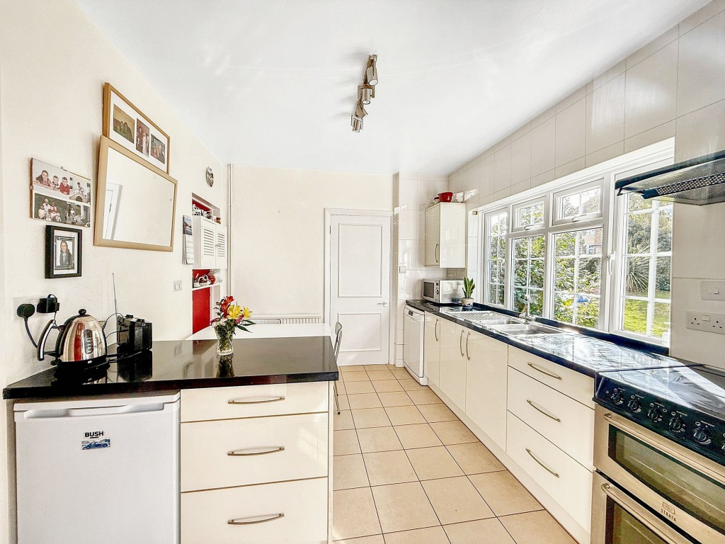 Images for Oakwood Avenue, Purley, CR8 EAID:4238971326 BID:111a20da-ac98-4726-afab-e685f1b287bd