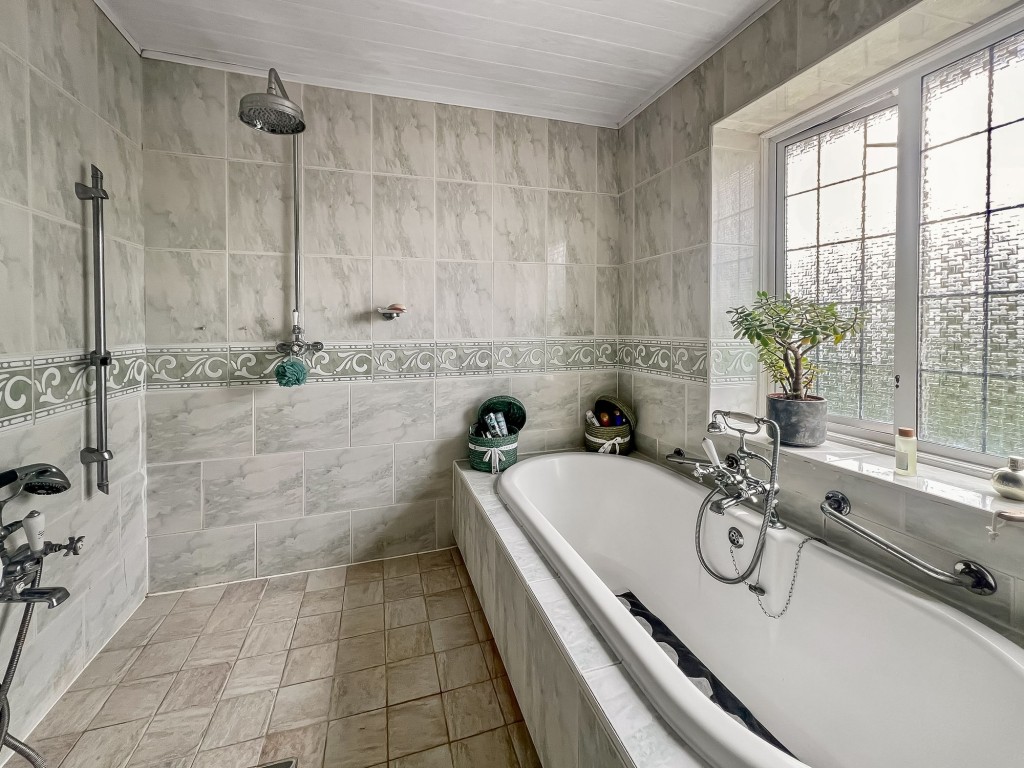 Images for Woodcrest Road, Purley, CR8 EAID:4238971326 BID:111a20da-ac98-4726-afab-e685f1b287bd
